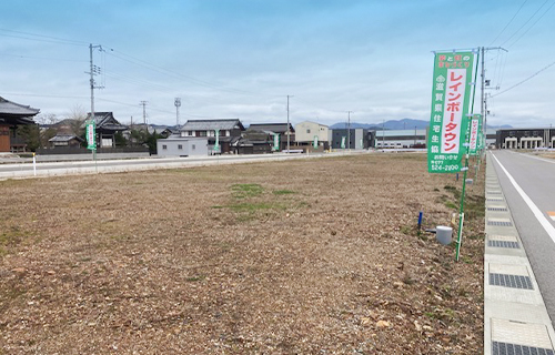 2方向道路で明るい敷地